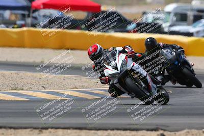 media/Apr-10-2022-SoCal Trackdays (Sun) [[f104b12566]]/Turn 2 (1135am)/